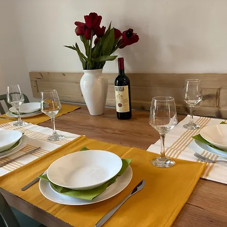 Casa Sally - E Montagna Feriehus Cresciasca